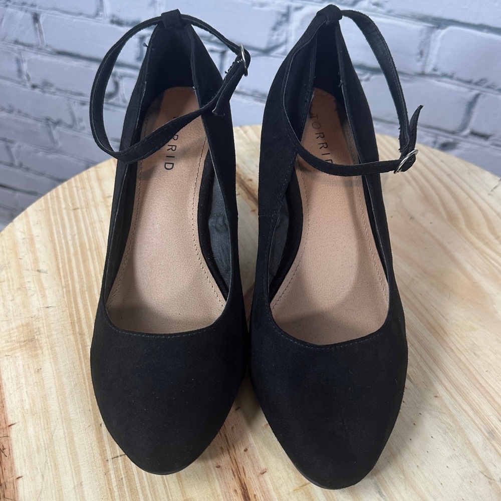 Torrid Collection Womens Size 8W Block Heels Ankle Strap Black Pumps Classic - Picture 6 of 13